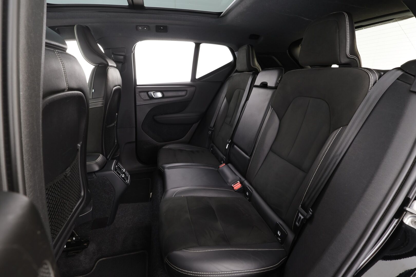 Volvo XC40 2019 D4 AWD Business R-Design aut * ACC / P.kamera / H&K / Webasto / Full LED / Panorama / KeylessGo / Muistipenkki * - 1.Om Suomi-auto / Kahdet Nokian renkaat OEM Vanteilla / Merkkihuollettu / Jakohihna vaihdettu