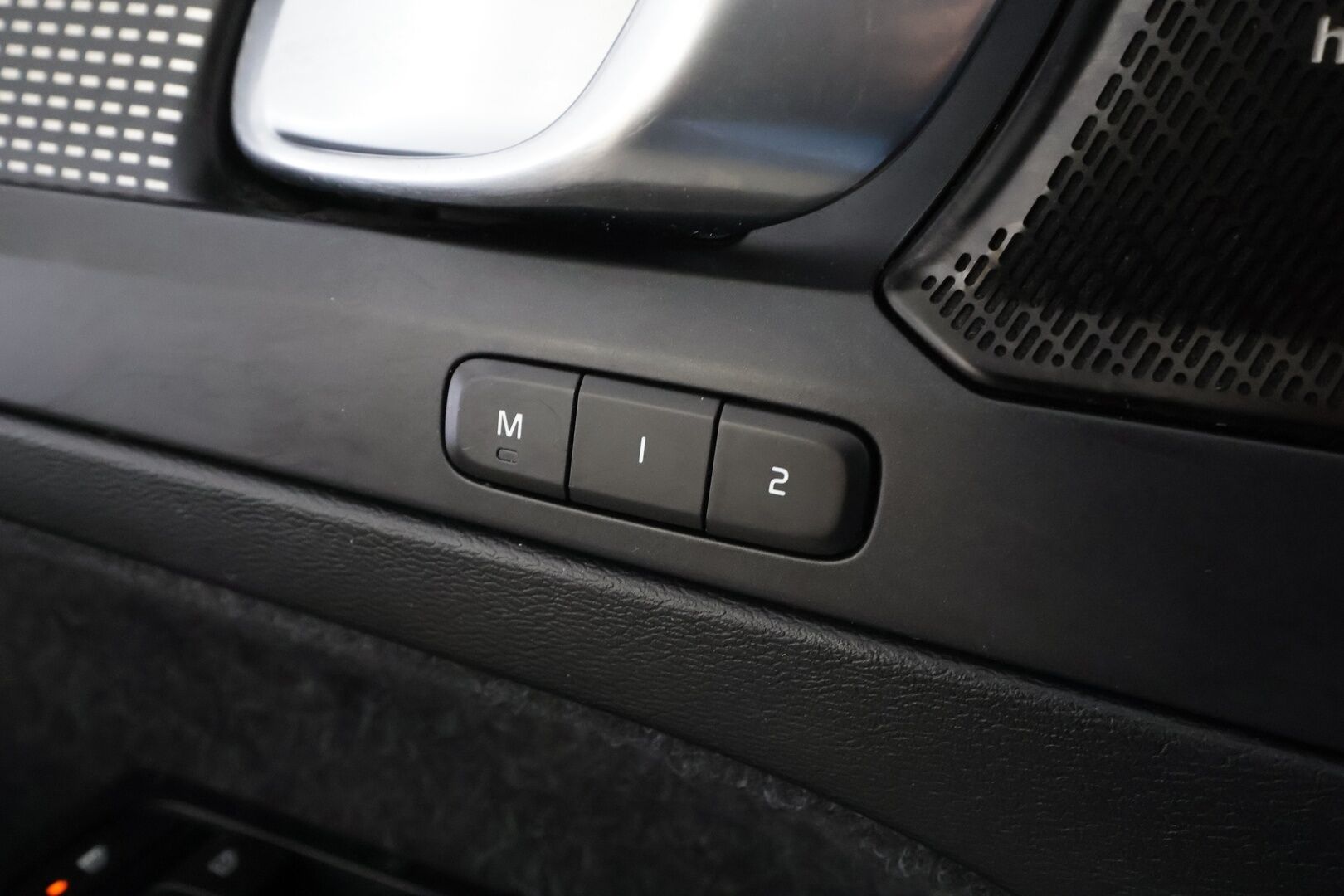 Volvo XC40 2019 D4 AWD Business R-Design aut * ACC / P.kamera / H&K / Webasto / Full LED / Panorama / KeylessGo / Muistipenkki * - 1.Om Suomi-auto / Kahdet renkaat aluvanteilla / Merkkihuollettu / Huippuvarusteet