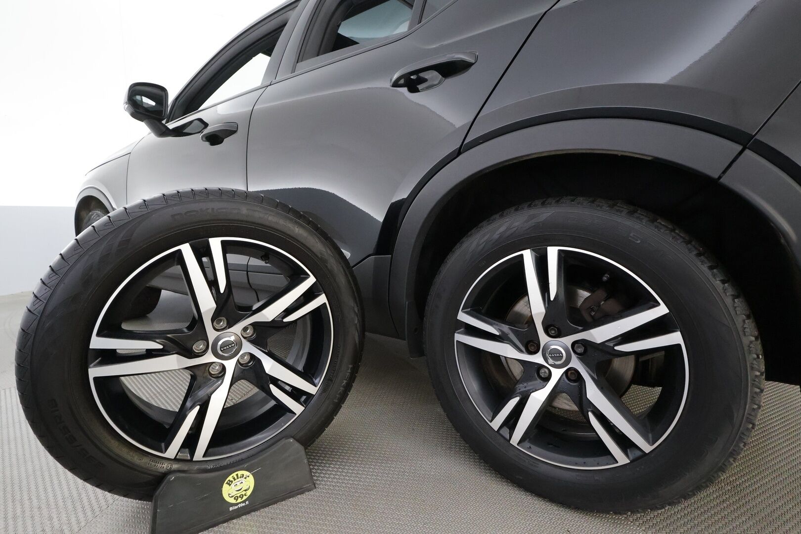 Volvo XC40 2019 D4 AWD Business R-Design aut * ACC / P.kamera / H&K / Webasto / Full LED / Panorama / KeylessGo / Muistipenkki * - 1.Om Suomi-auto / Kahdet Nokian renkaat OEM Vanteilla / Merkkihuollettu / Jakohihna vaihdettu - HULLUT AVAJAISHULINAT KORKOTARJOUS 3,29 %