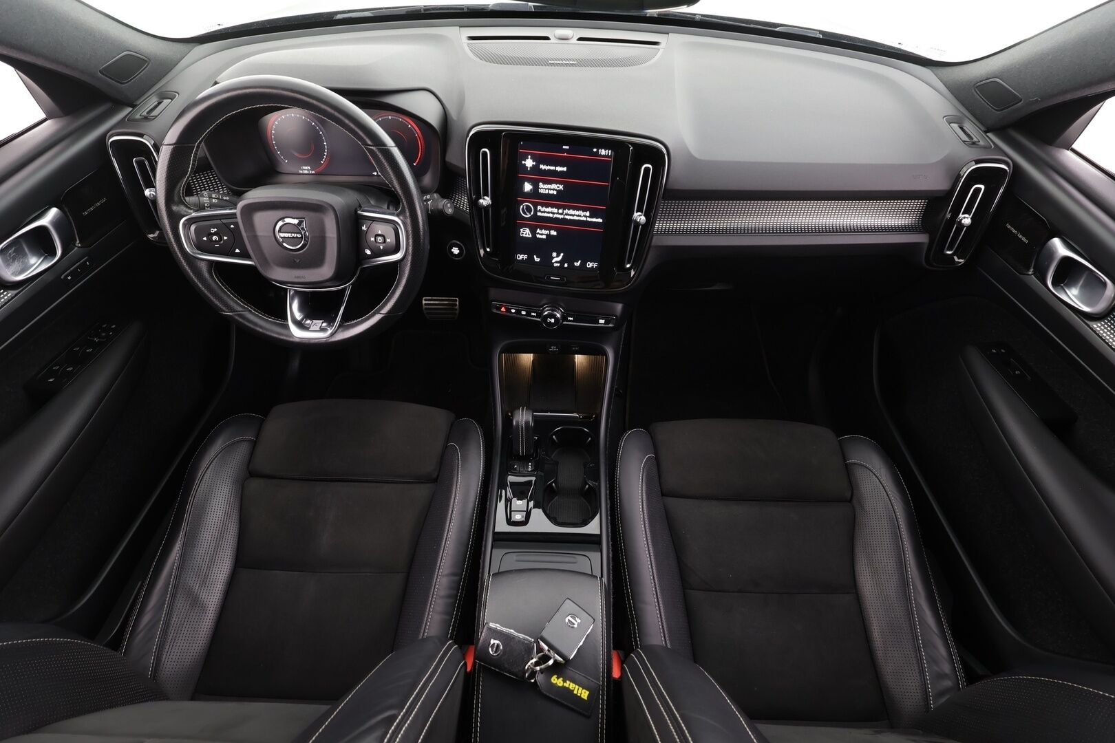 Volvo XC40 2019 D4 AWD Business R-Design aut * ACC / P.kamera / H&K / Webasto / Full LED / Panorama / KeylessGo / Muistipenkki * - 1.Om Suomi-auto / Kahdet Nokian renkaat OEM Vanteilla / Merkkihuollettu / Jakohihna vaihdettu