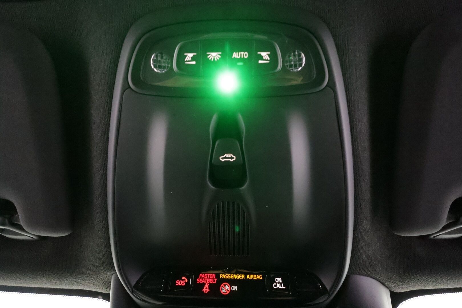 Volvo XC40 2019 D4 AWD Business R-Design aut * ACC / P.kamera / H&K / Webasto / Full LED / Panorama / KeylessGo / Muistipenkki * - 1.Om Suomi-auto / Kahdet Nokian renkaat OEM Vanteilla / Merkkihuollettu / Jakohihna vaihdettu