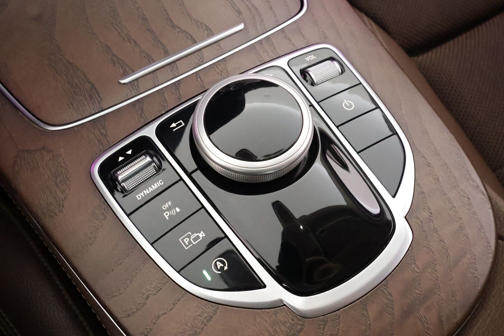 Mercedes-Benz E 2018 220 d A Business Avantgarde - | Ruskeat puolinahat | Merkkihuollot | P.kamera | Ambient light | Sporttipenkit | Navi | LED | Vakkari | Lohko+sisähaara | 2x renkaat |