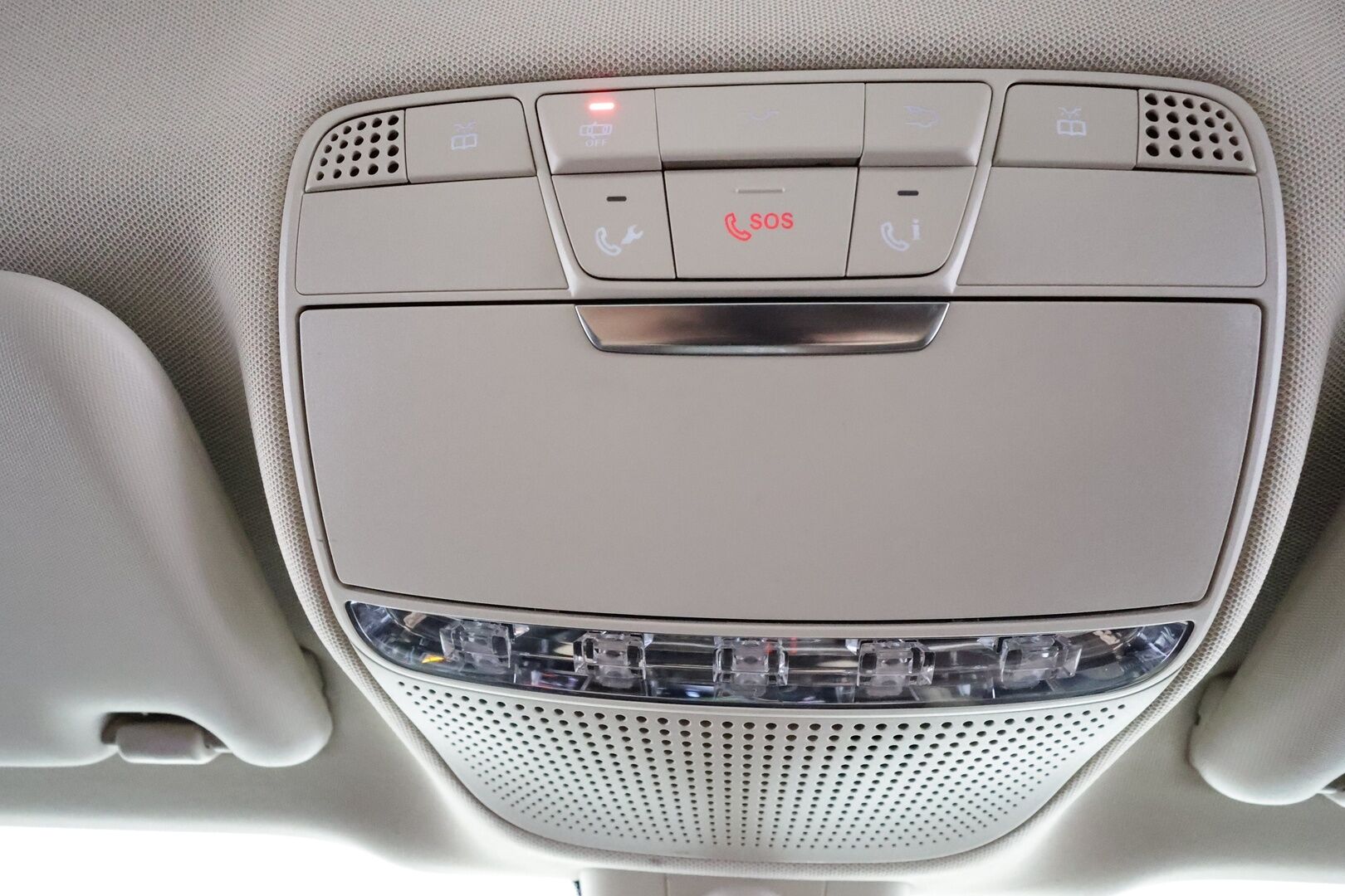 Mercedes-Benz E 2018 220 d A Business Avantgarde - | Ruskeat puolinahat | Merkkihuollot | P.kamera | Ambient light | Sporttipenkit | Navi | LED | Vakkari | Lohko+sisähaara | 2x renkaat |