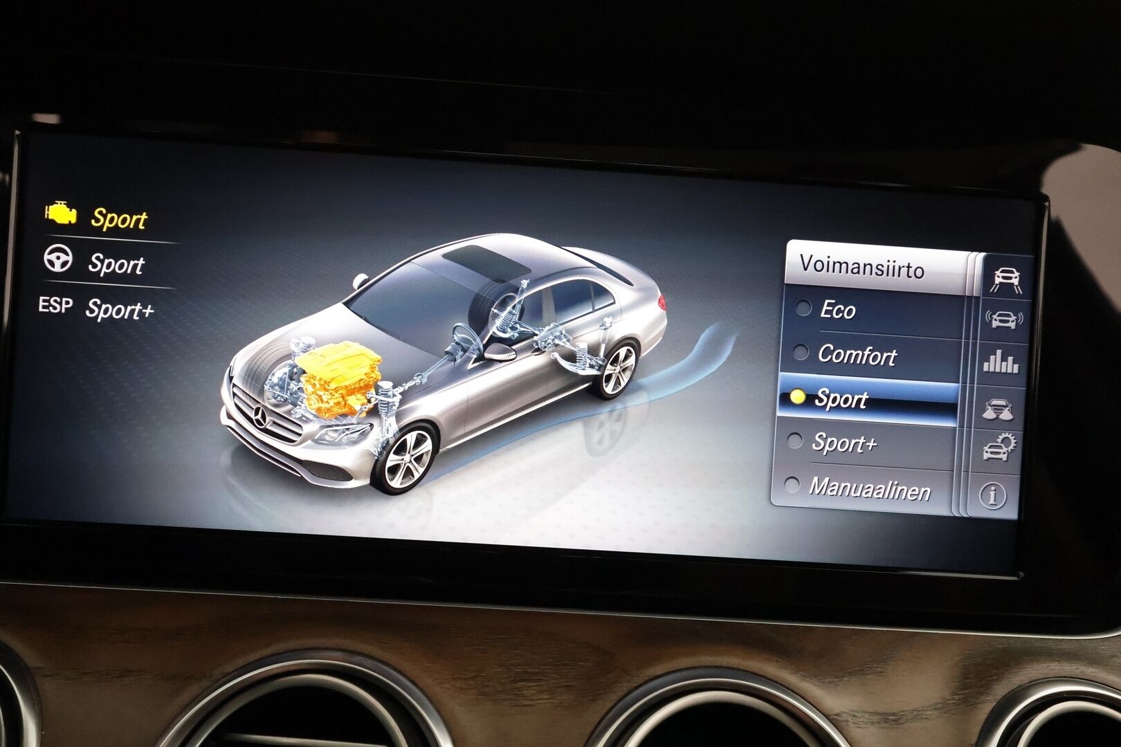 Mercedes-Benz E 2018 220 d A Business Avantgarde - | Ruskeat puolinahat | Merkkihuollot | P.kamera | Ambient light | Sporttipenkit | Navi | LED | Vakkari | Lohko+sisähaara | 2x renkaat |