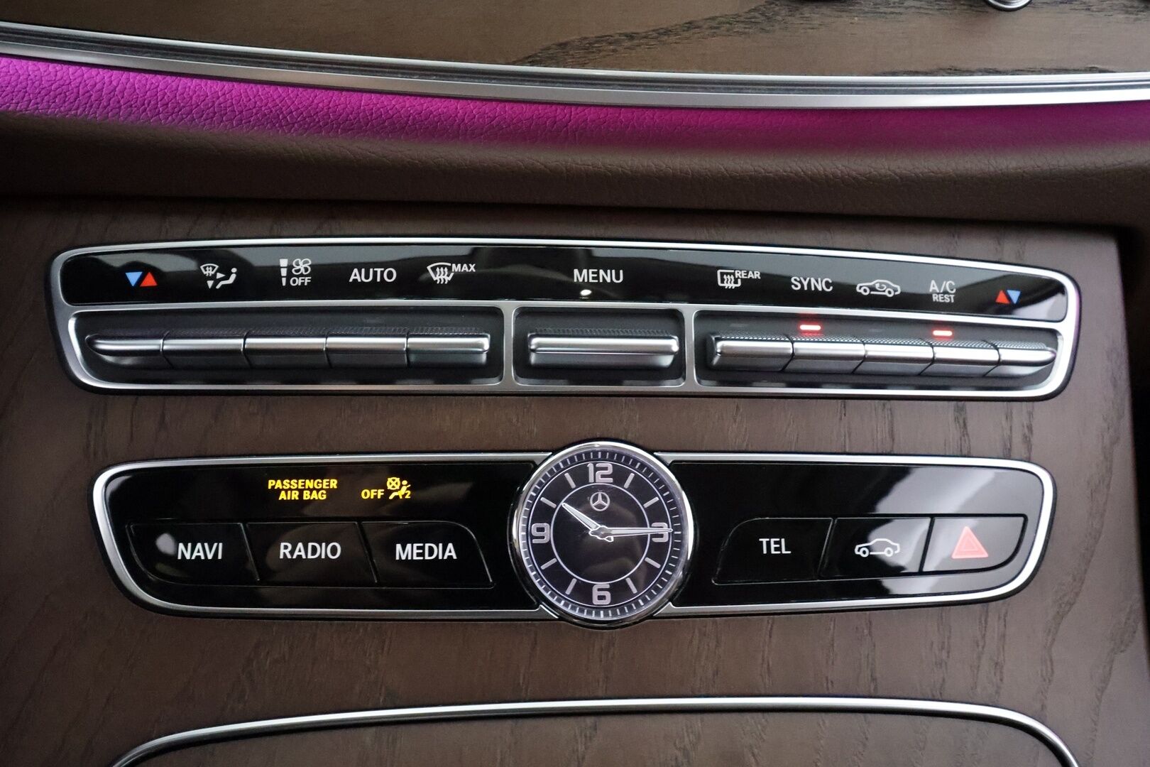 Mercedes-Benz E 2018 220 d A Business Avantgarde - | Ruskeat puolinahat | Merkkihuollot | P.kamera | Ambient light | Sporttipenkit | Navi | LED | Vakkari | Lohko+sisähaara | 2x renkaat |