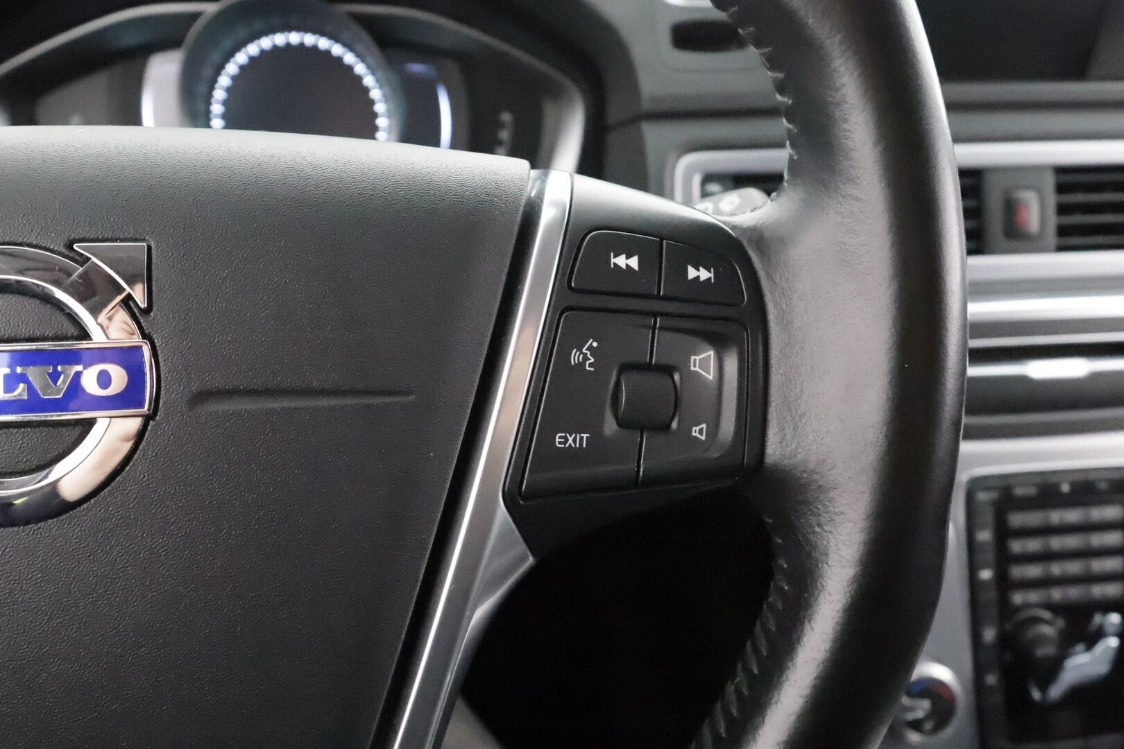 Volvo V70 2016 D3 Business Classic aut *  ACC / Webasto / koukku / Muistipenkki / Xenon * - Kahdet renkaat