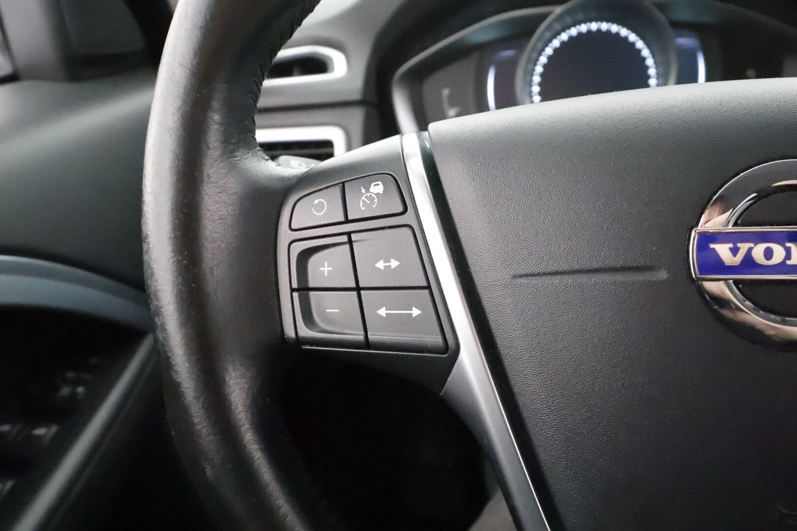 Volvo V70 2016 D3 Business Classic aut *  ACC / Webasto / koukku / Muistipenkki / Xenon * - Kahdet renkaat / Nahkasisusta / Huippuhieno