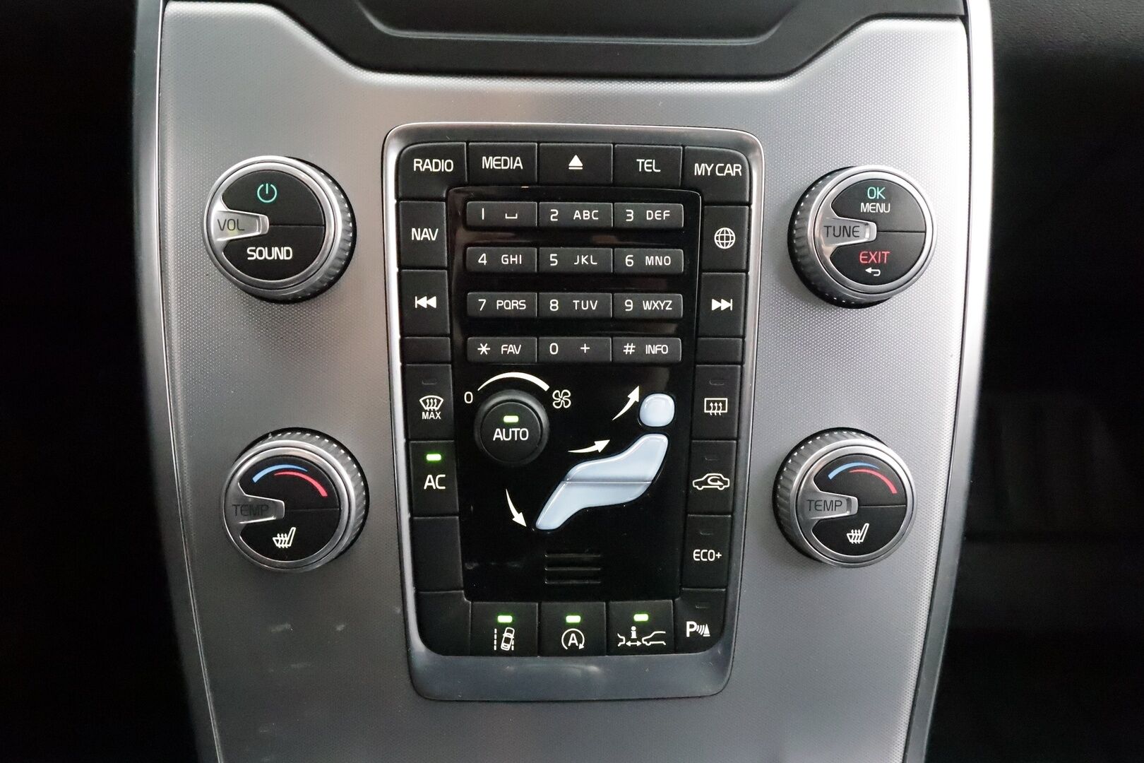 Volvo V70 2016 D3 Business Classic aut *  ACC / Webasto / koukku / Muistipenkki / Xenon * - Kahdet renkaat / Nahkasisusta / Huippuhieno