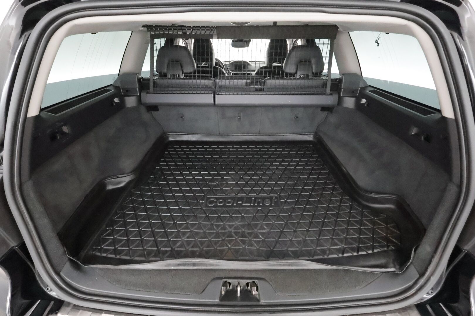 Volvo V70 2016 D3 Business Classic aut *  ACC / Webasto / koukku / Muistipenkki / Xenon * - Kahdet renkaat