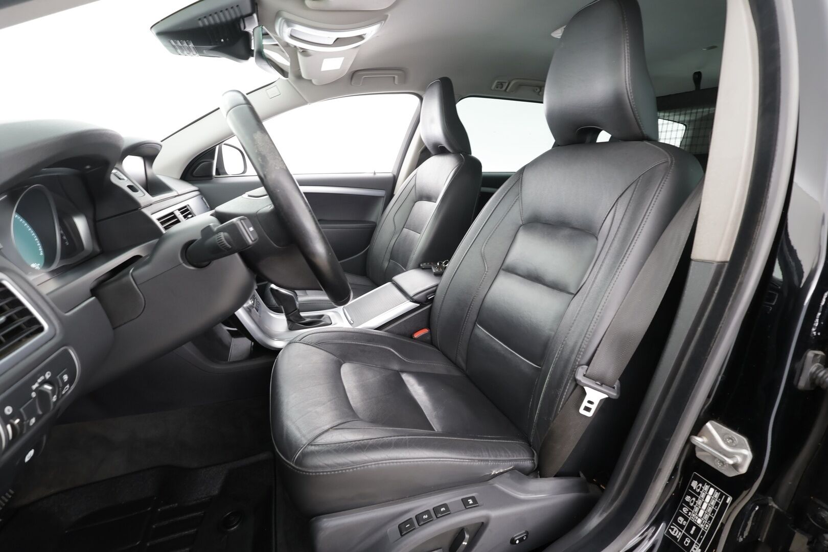 Volvo V70 2016 D3 Business Classic aut *  ACC / Webasto / koukku / Muistipenkki / Xenon * - Kahdet renkaat