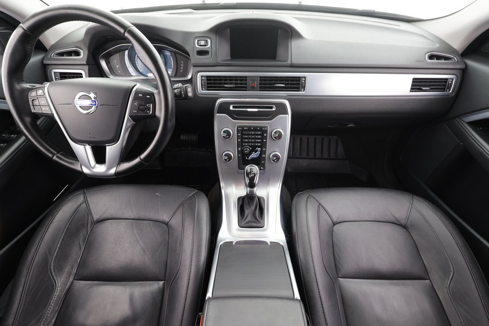 Volvo V70 2016 D3 Business Classic aut *  ACC / Webasto / koukku / Muistipenkki / Xenon * - Kahdet renkaat