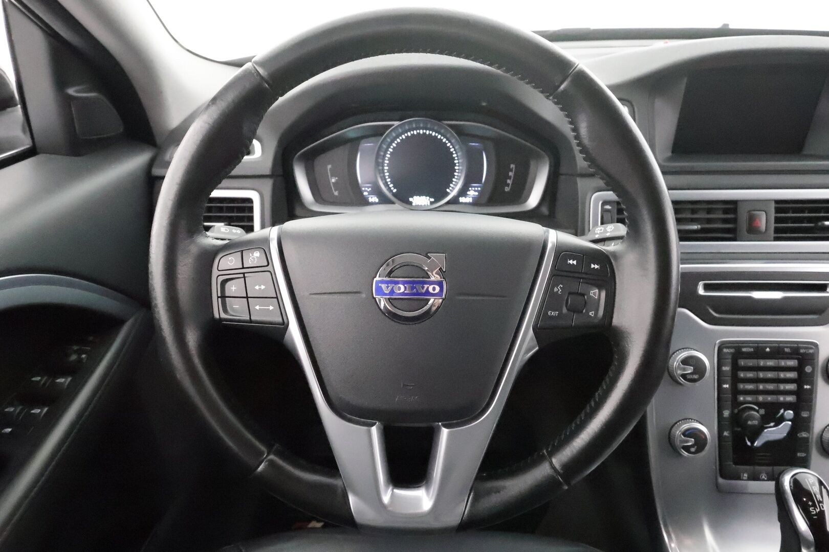 Volvo V70 2016 D3 Business Classic aut *  ACC / Webasto / koukku / Muistipenkki / Xenon * - Kahdet renkaat