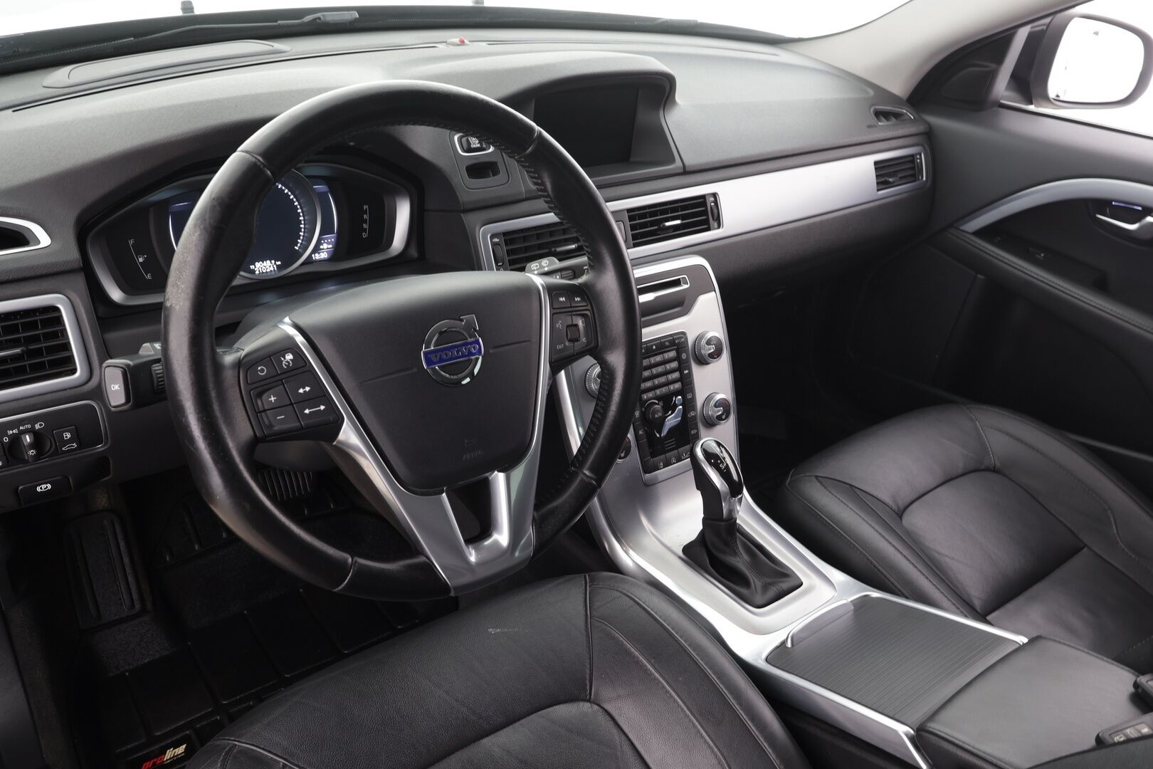 Volvo V70 2016 D3 Business Classic aut *  ACC / Webasto / koukku / Muistipenkki / Xenon * - Kahdet renkaat