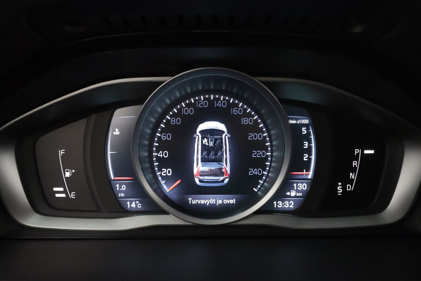 Volvo V70 2016 D3 Business Classic aut *  ACC / Webasto / koukku / Muistipenkki / Xenon * - Kahdet renkaat