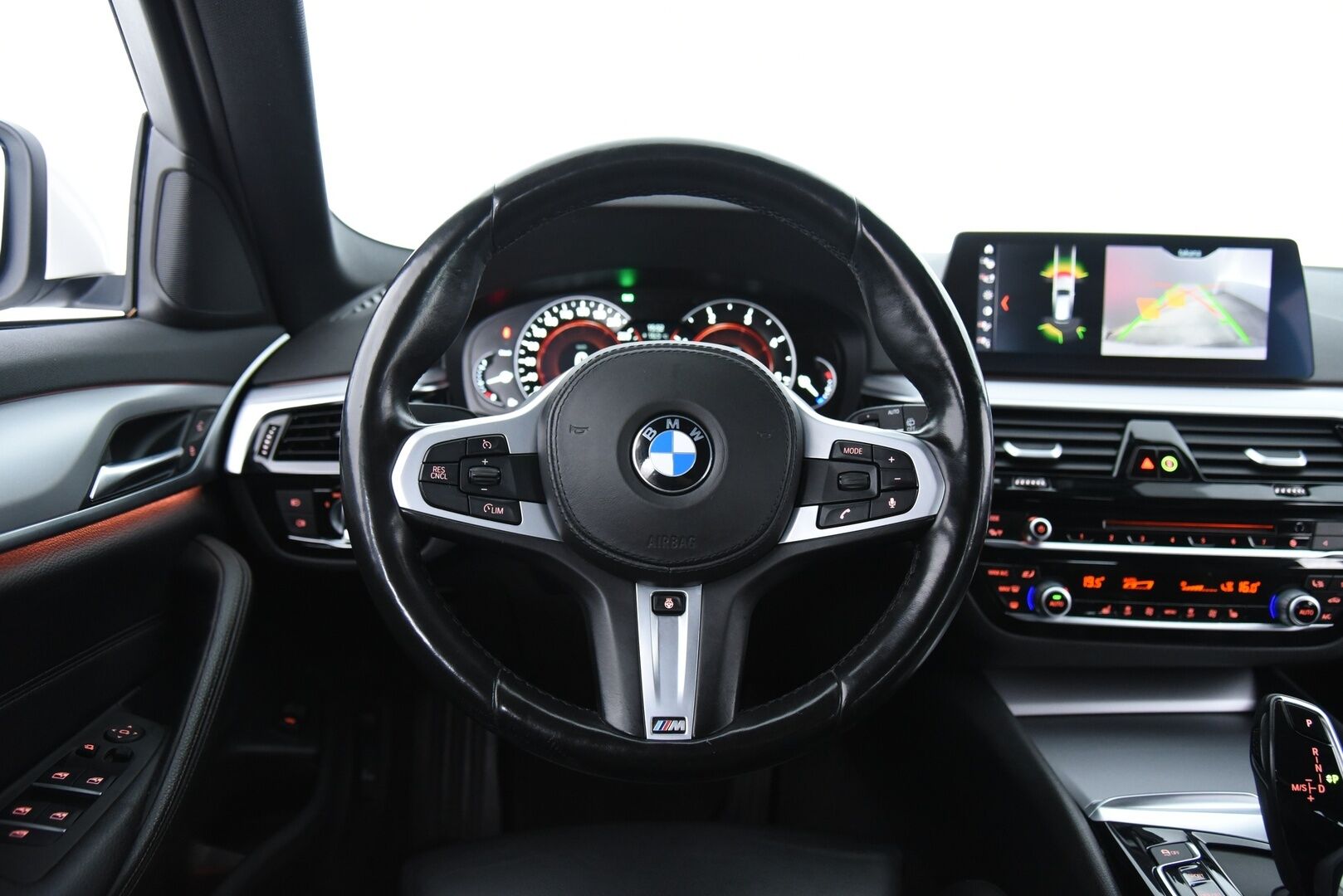 BMW 520 2019 G31 Touring 520d A xDrive Edition Comfort / M-sport ratti / Sporttinahat / Hifit / Prof. Navi / LED / P-kamera - 2.om Suomi-auto / Merkkiliikkeen huollot / Vakkari / Digimittaristo / Ratin lämmitin / Sähkötoiminen takaluukku / Ambient valaistus 