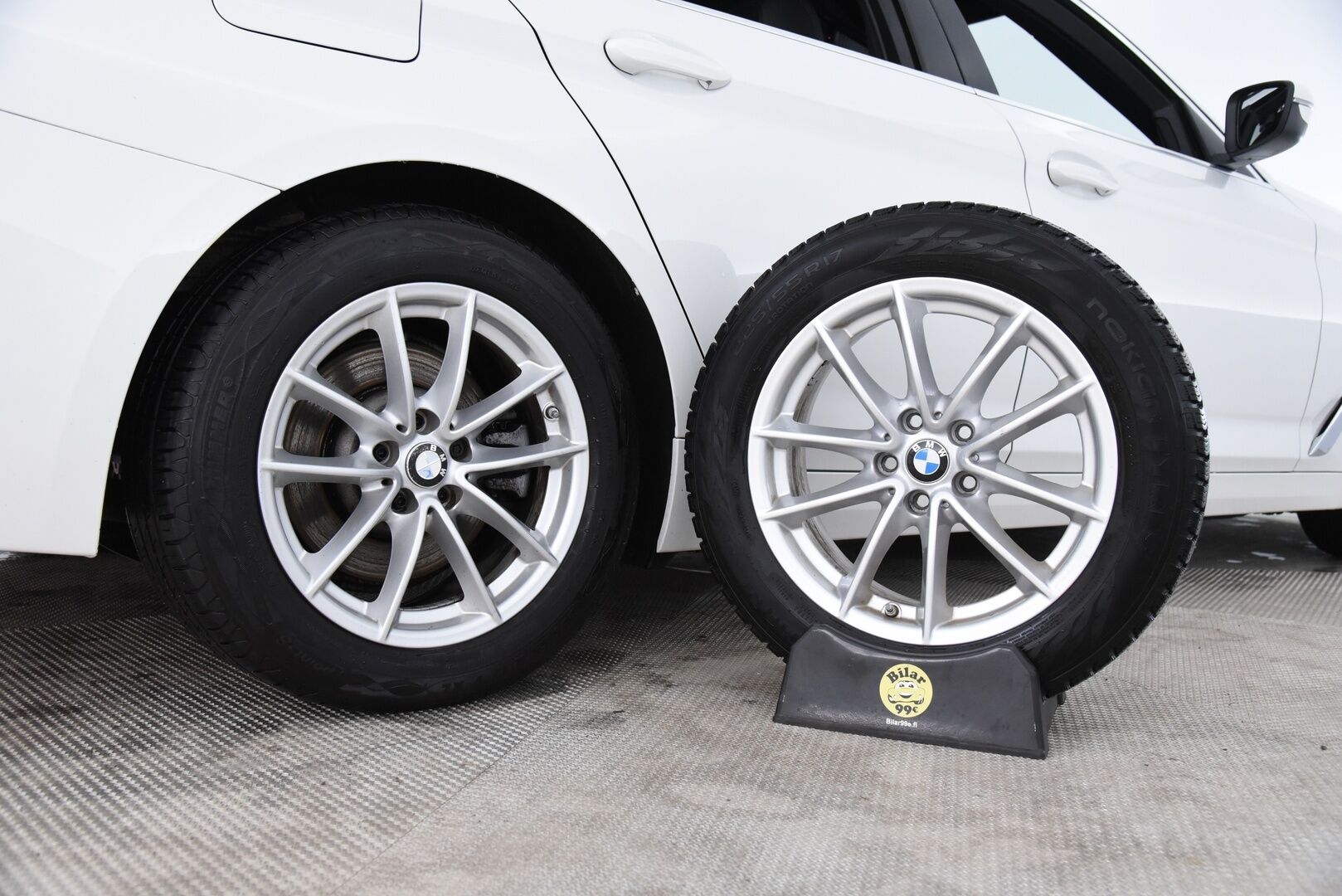 BMW 520 2019 G31 Touring 520d A xDrive Edition Comfort / M-sport ratti / Sporttinahat / Hifit / Prof. Navi / LED / P-kamera - 2.om Suomi-auto / Merkkiliikkeen huollot / Vakkari / Digimittaristo / Ratin lämmitin / Sähkötoiminen takaluukku / Ambient valaistus 