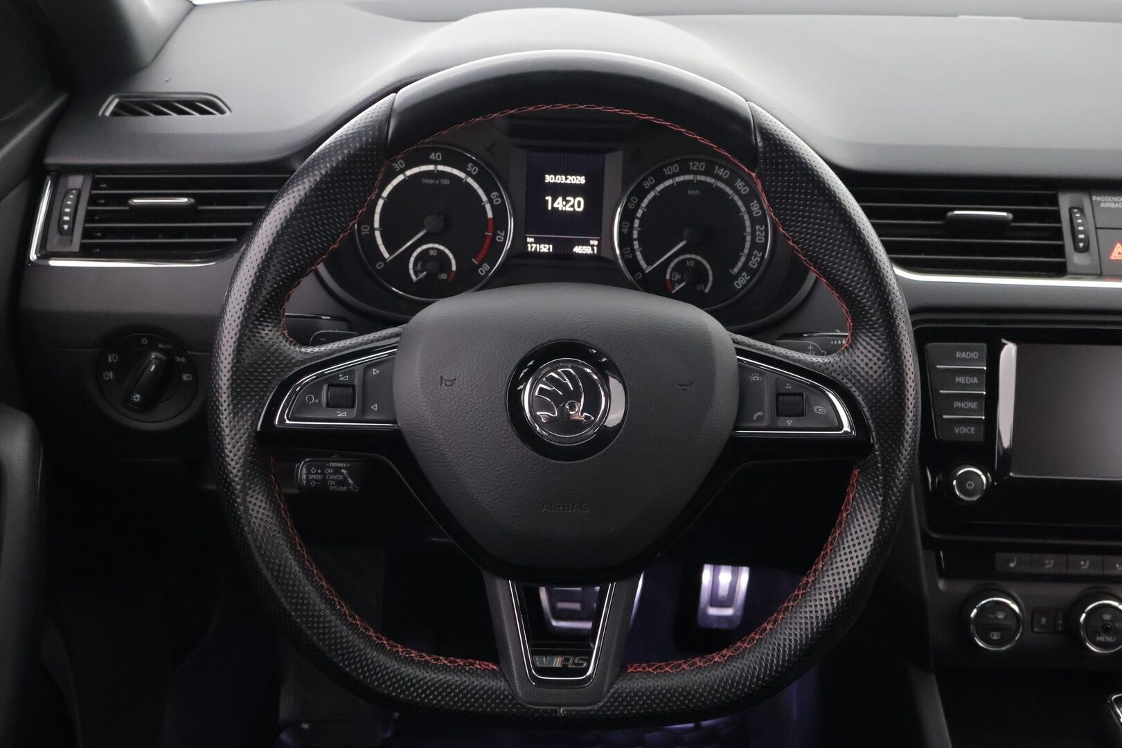 Skoda Octavia 2017 Combi 2,0 TSI RS DSG Autom - Webasto | Adapt.Vakkari | Vetokoukku | Lämmitettävä Tuulilasi | Adapt.Xenon | Huippuvarusteltu | Hyvin huollettu | Juuri tullut Tampereelle!