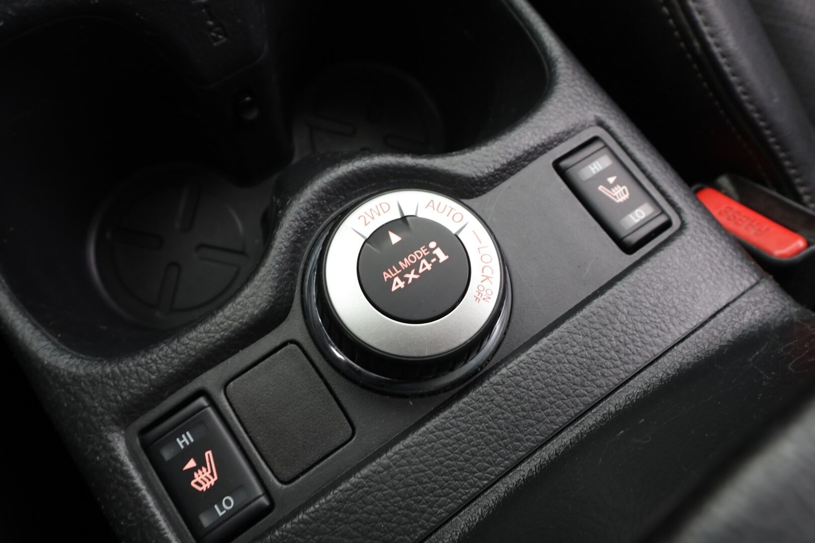 Nissan X-Trail 2017 dCi 130 Tekna 4WD 6 MT * Sisätilanlämmitin / Kaistavahti / Navi / Katveavustin / 360° / LED / Koukku / Nahkaverhoilu * - KeylessGO / Suomi-auto 