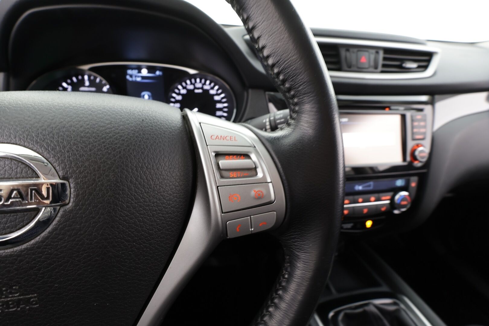 Nissan X-Trail 2017 dCi 130 Tekna 4WD 6 MT * Sisätilanlämmitin / Kaistavahti / Navi / Katveavustin / 360° / LED / Koukku / Nahkaverhoilu * - KeylessGO / Suomi-auto 