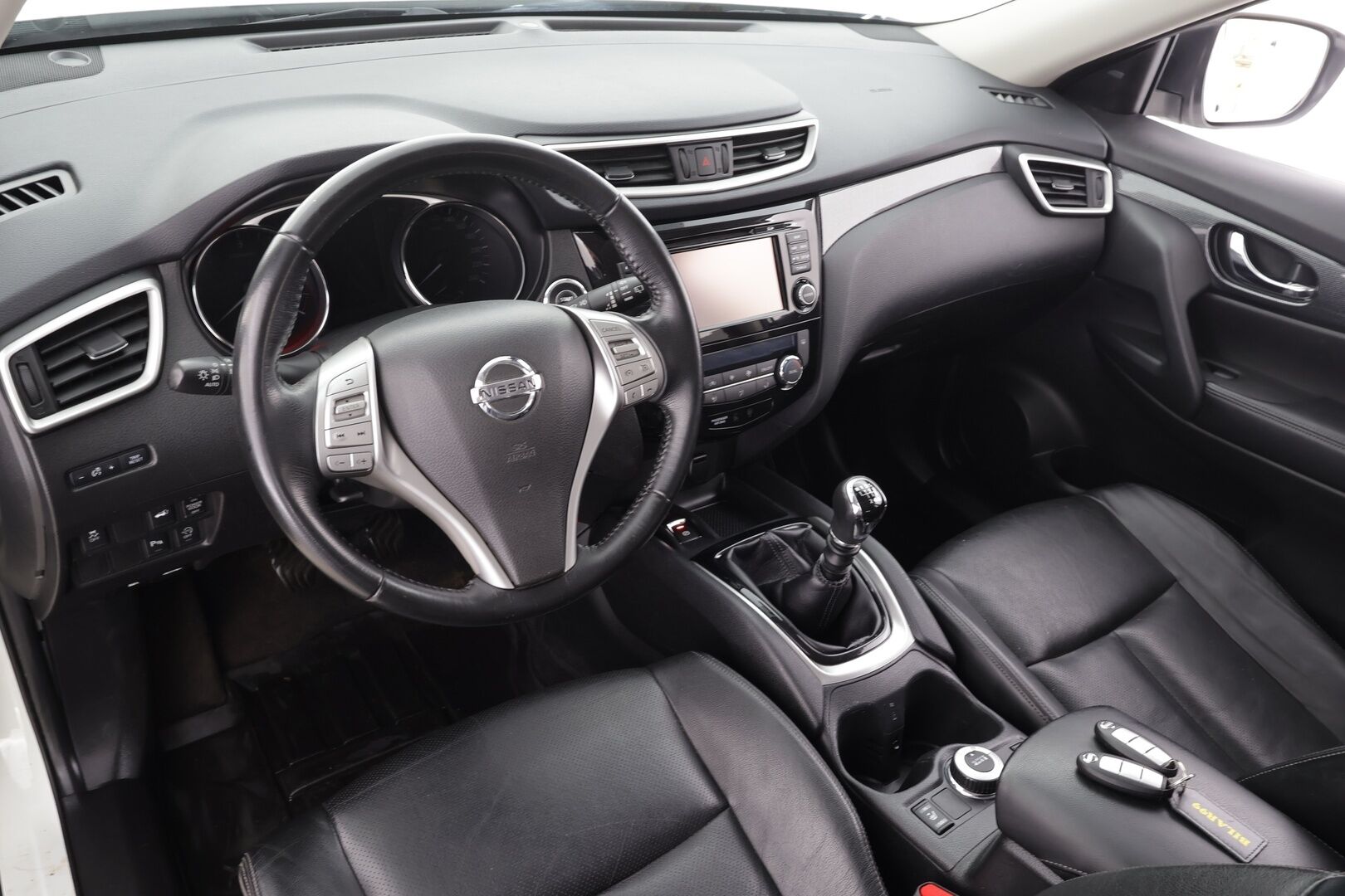 Nissan X-Trail 2017 dCi 130 Tekna 4WD 6 MT * Sisätilanlämmitin / Kaistavahti / Navi / Katveavustin / 360° / LED / Koukku / Nahkaverhoilu * - KeylessGO / Suomi-auto - HULLUT BLACKWEEK JATKOT - KORKOTARJOUS 2,49%