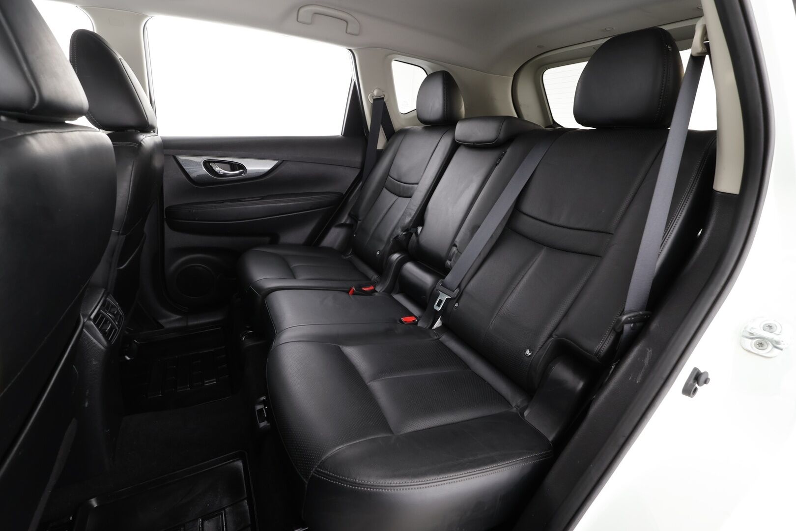 Nissan X-Trail 2017 dCi 130 Tekna 4WD 6 MT * Sisätilanlämmitin / Kaistavahti / Navi / Katveavustin / 360° / LED / Koukku / Nahkaverhoilu * - KeylessGO / Suomi-auto - HULLUT BLACKWEEK JATKOT - KORKOTARJOUS 2,49%