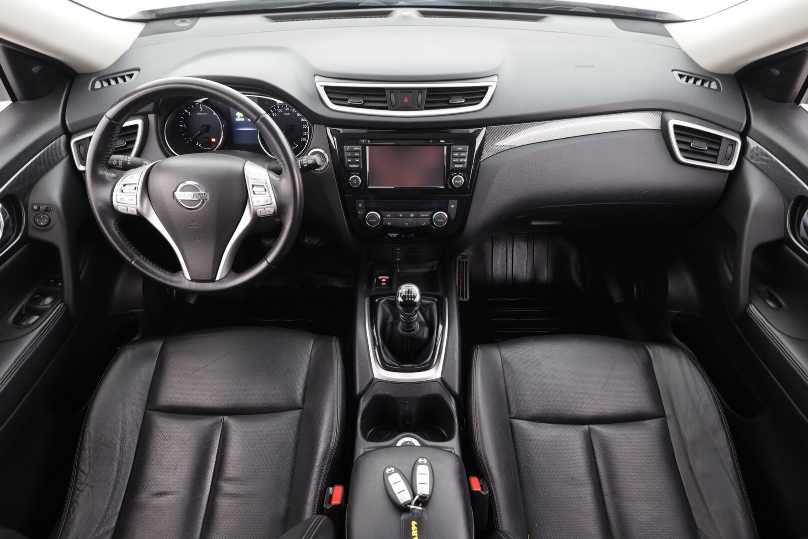 Nissan X-Trail 2017 dCi 130 Tekna 4WD 6 MT * Sisätilanlämmitin / Kaistavahti / Navi / Katveavustin / 360° / LED / Koukku / Nahkaverhoilu * - KeylessGO / Suomi-auto 