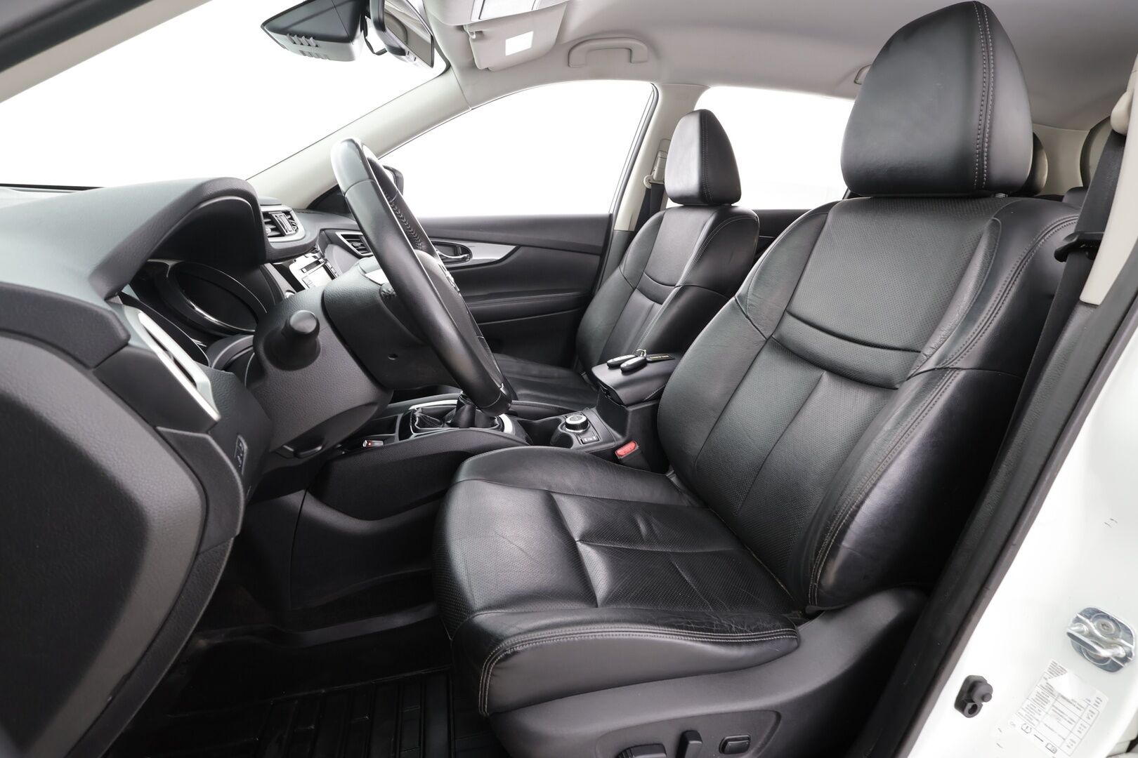 Nissan X-Trail 2017 dCi 130 Tekna 4WD 6 MT * Sisätilanlämmitin / Kaistavahti / Navi / Katveavustin / 360° / LED / Koukku / Nahkaverhoilu * - KeylessGO / Suomi-auto 