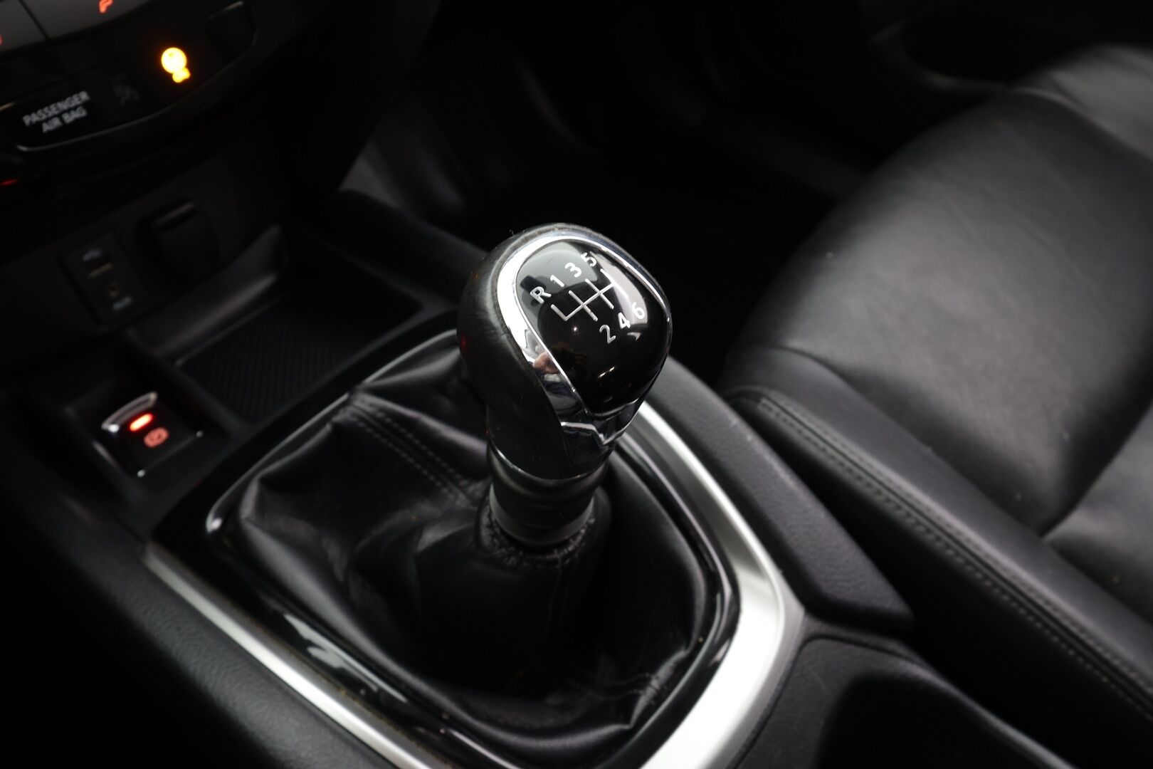 Nissan X-Trail 2017 dCi 130 Tekna 4WD 6 MT * Sisätilanlämmitin / Kaistavahti / Navi / Katveavustin / 360° / LED / Koukku / Nahkaverhoilu * - KeylessGO / Suomi-auto 