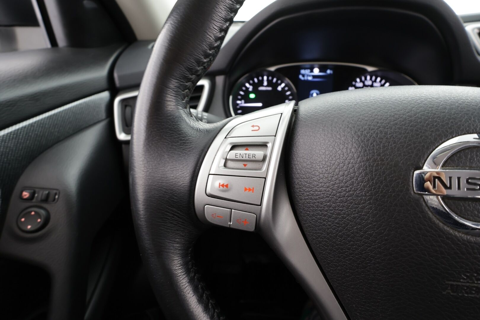 Nissan X-Trail 2017 dCi 130 Tekna 4WD 6 MT * Sisätilanlämmitin / Kaistavahti / Navi / Katveavustin / 360° / LED / Koukku / Nahkaverhoilu * - KeylessGO / Suomi-auto 