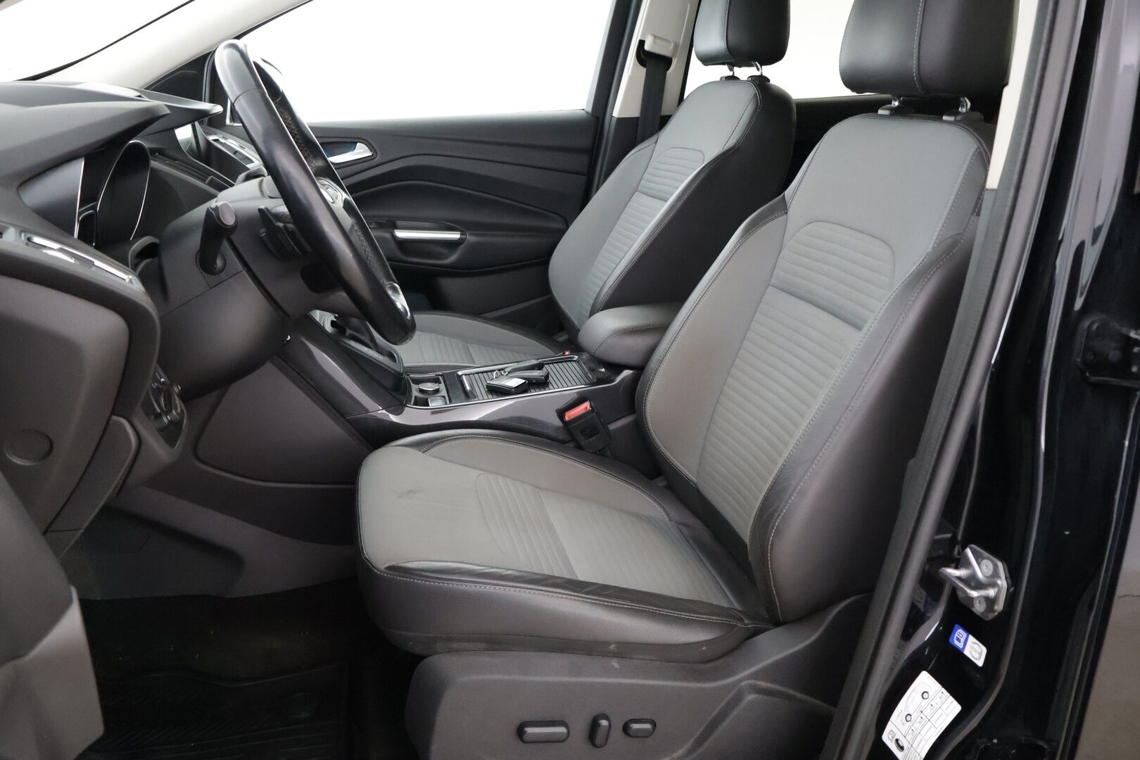 Ford Kuga 2017 2,0TDCi 150 hv PowerShift AWD Titanium - YritysOutlet - Myydään vain yrityksille *Suomi-auto / P-Kamera / Webasto* - Juuri katsastettu! / Kahdet hyvät renkaat / S-Luukku / Androidauto