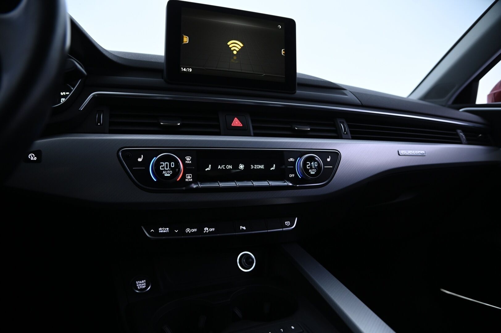 Audi A4 2017 Sedan Land of quattro 2,0 TDI 140 kW quattro S tronic - HUIPPUVARUSTEET! / Webasto / Vetokoukku / Matrix LED / Bang&Olyfsen / Sporttipenkit 