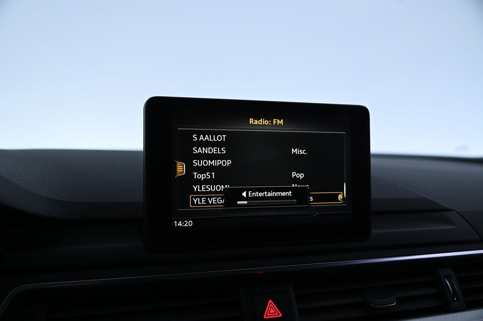 Audi A4 2017 Sedan Land of quattro 2,0 TDI 140 kW quattro S tronic - HUIPPUVARUSTEET! / Webasto / Vetokoukku / Matrix LED / Bang&Olyfsen / Sporttipenkit 