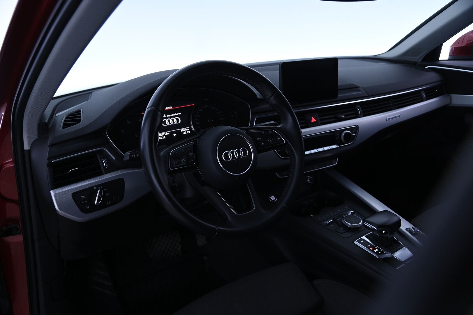 Audi A4 2017 Sedan Land of quattro 2,0 TDI 140 kW quattro S tronic - HUIPPUVARUSTEET! / Webasto / Vetokoukku / Matrix LED / Bang&Olyfsen / Sporttipenkit 