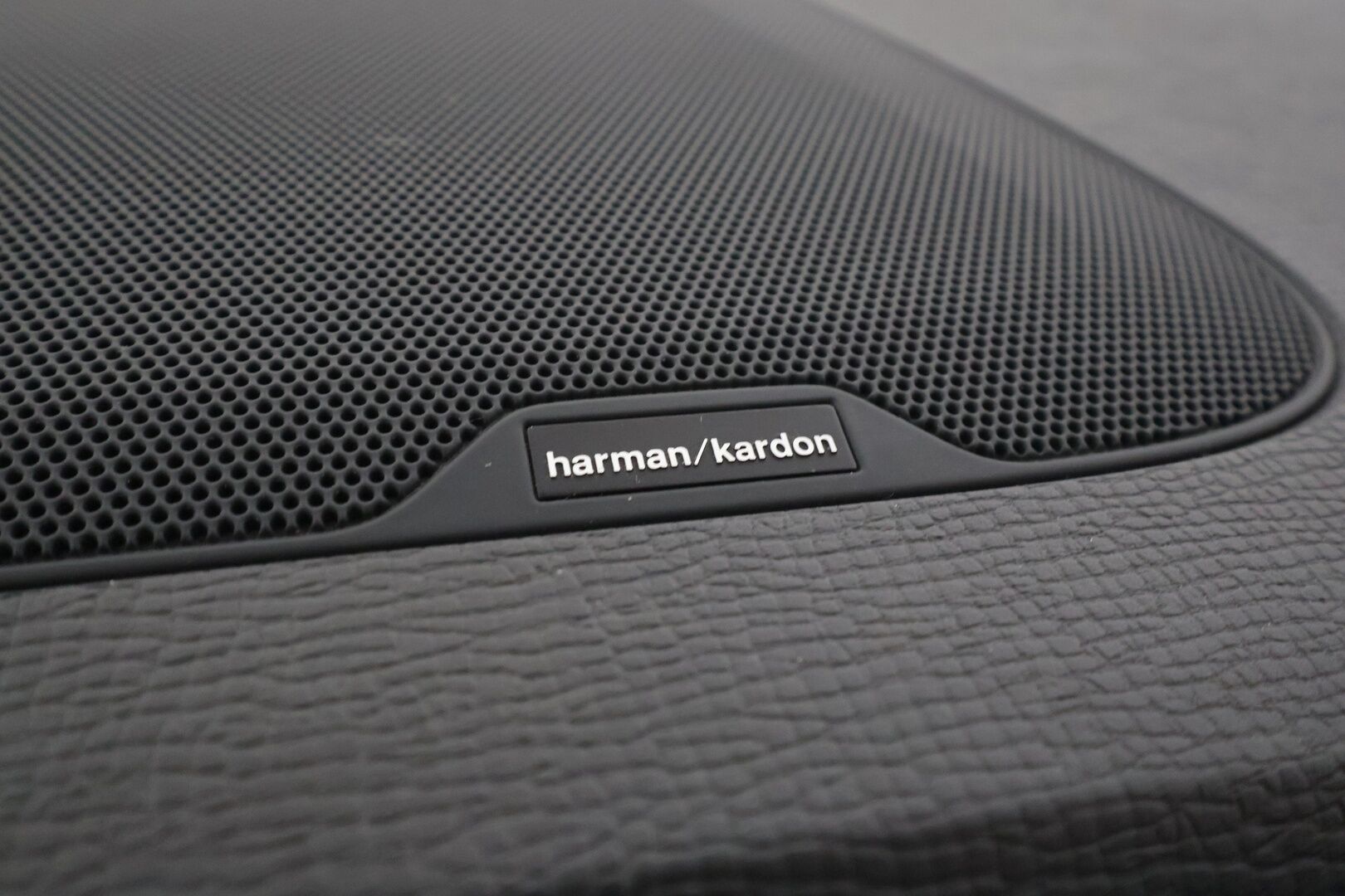 Volvo XC60 2017 D4 Classic Summum aut * ACC / Webasto / Sähköistuin muistilla / Kattoluukku / High performance / P.tutkat / Xenon * - Suomi-auto / 1.OM / Merkkihuollettu / Kahdet renkaat 