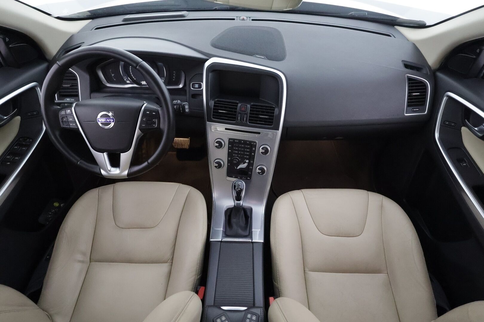 Volvo XC60 2017 D4 Classic Summum aut * ACC / Webasto / Sähköistuin muistilla / Kattoluukku / High performance / P.tutkat / Xenon * - Suomi-auto / 1.OM / Merkkihuollettu / Kahdet renkaat 