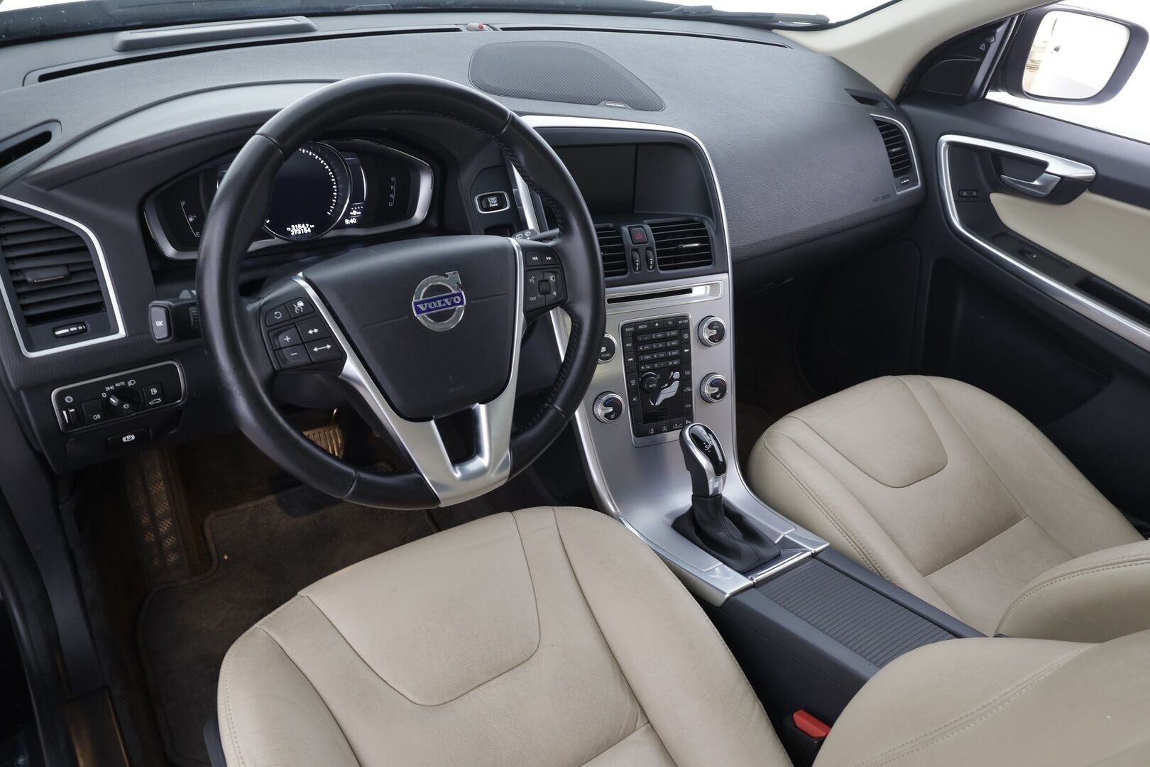 Volvo XC60 2017 D4 Classic Summum aut * ACC / Webasto / Sähköistuin muistilla / Kattoluukku / High performance / P.tutkat / Xenon * - Suomi-auto / 1.OM / Merkkihuollettu / Kahdet renkaat 