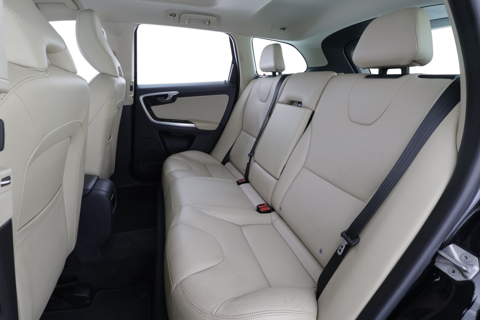 Volvo XC60 2017 D4 Classic Summum aut * ACC / Webasto / Sähköistuin muistilla / Kattoluukku / High performance / P.tutkat / Xenon * - Suomi-auto / 1.OM / Merkkihuollettu / Kahdet renkaat 