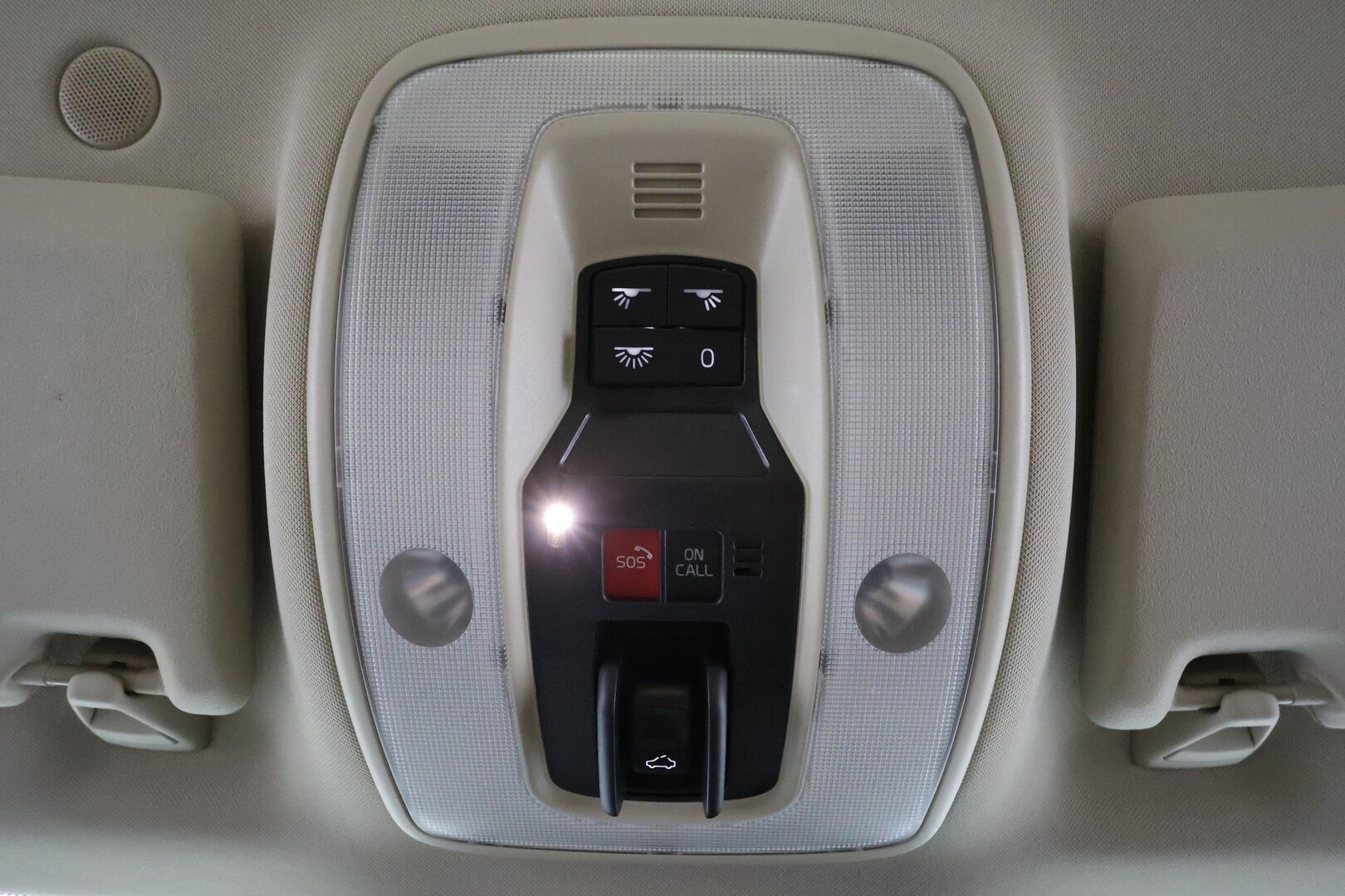 Volvo XC60 2017 D4 Classic Summum aut * ACC / Webasto / Sähköistuin muistilla / Kattoluukku / High performance / P.tutkat / Xenon * - Suomi-auto / 1.OM / Merkkihuollettu / Kahdet renkaat 