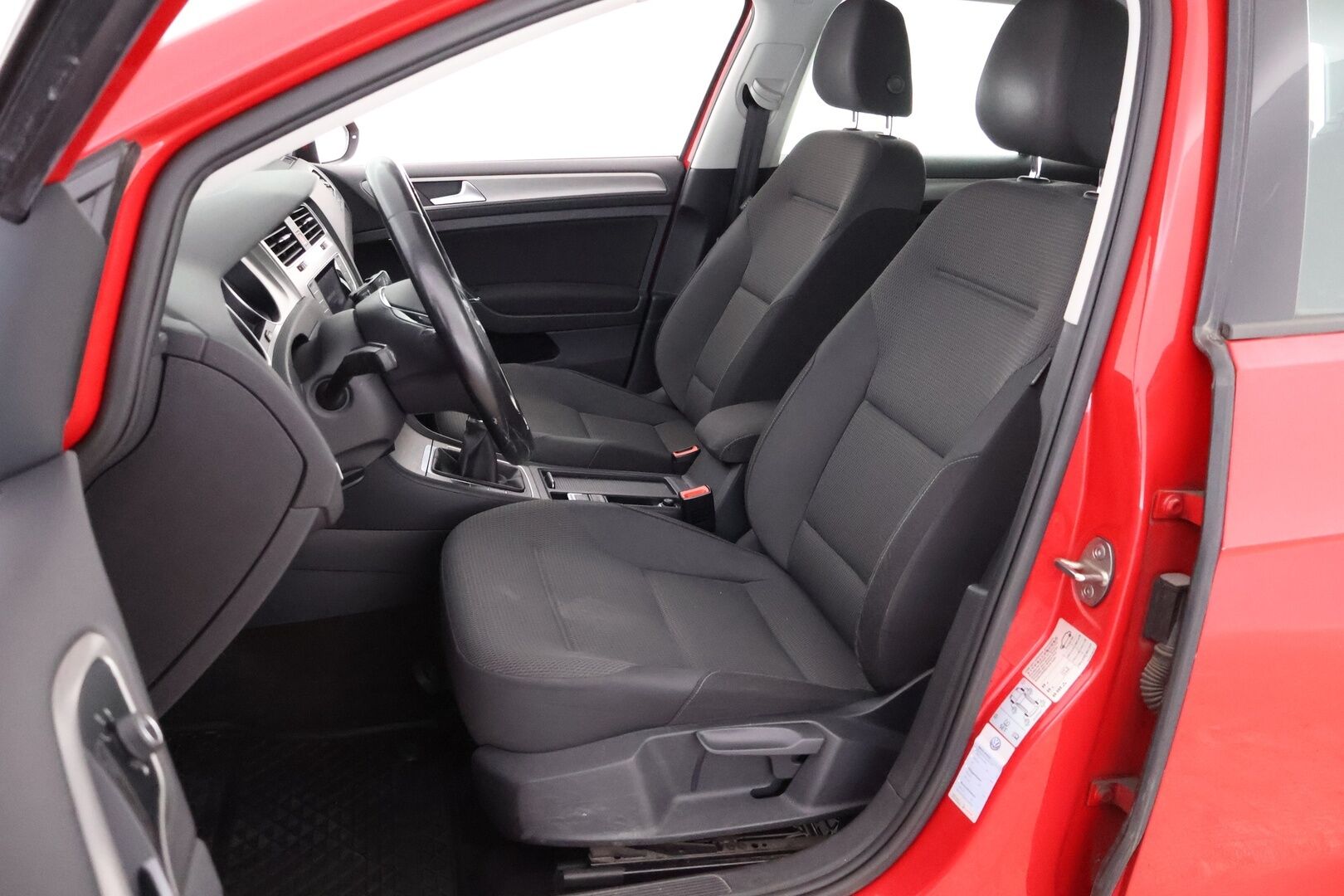 Volkswagen Golf 2015 Variant Comfortline 1,6TDI 81kW - MYYDÄÄN HUUTOKAUPAT.COM