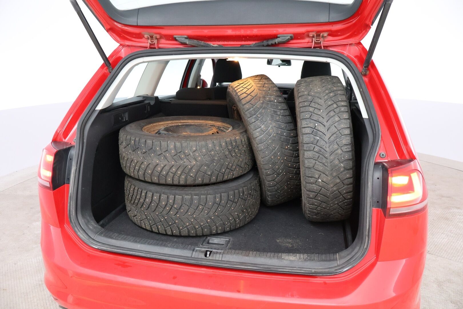 Volkswagen Golf 2015 Variant Comfortline 1,6TDI 81kW - MYYDÄÄN HUUTOKAUPAT.COM