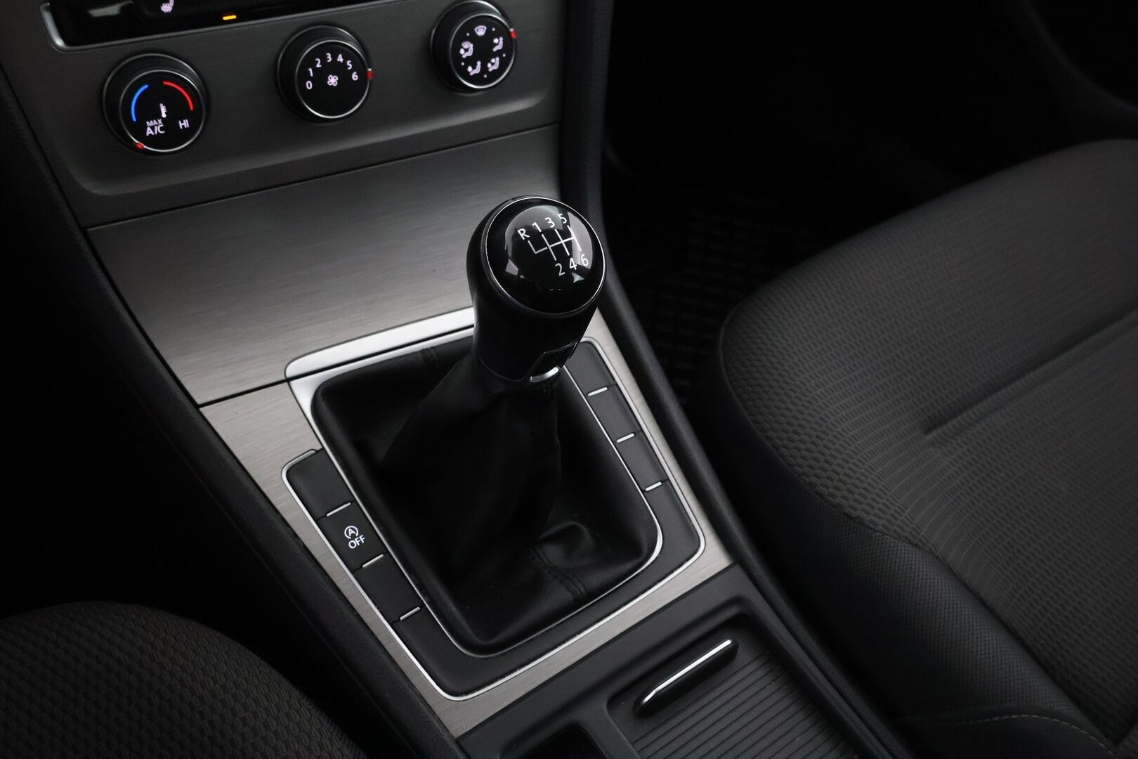 Volkswagen Golf 2015 Variant Comfortline 1,6TDI 81kW - MYYDÄÄN HUUTOKAUPAT.COM