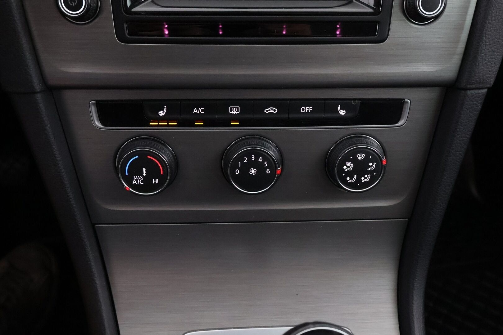 Volkswagen Golf 2015 Variant Comfortline 1,6TDI 81kW - MYYDÄÄN HUUTOKAUPAT.COM