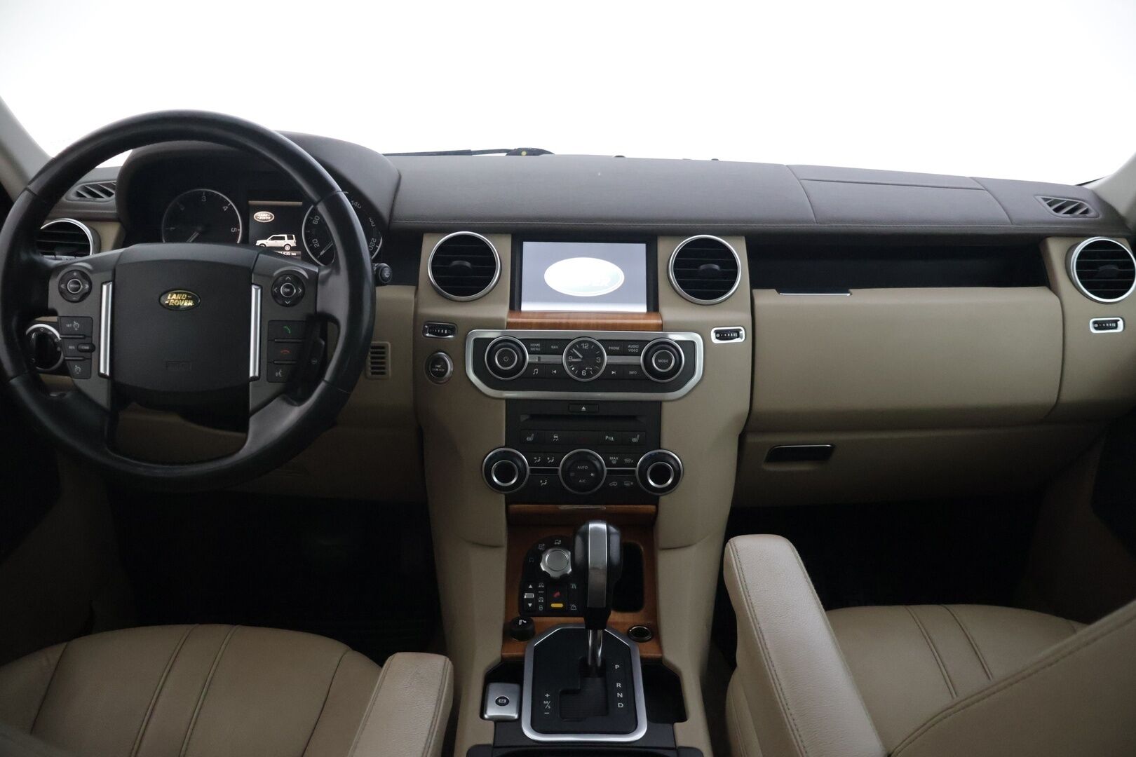 Land Rover Discovery 2010 4 3,0 TDV6 HSE Aut - | Tämä auto myydään YritysOutlet -valikoimasta vain yritykselle | Webasto | P. Kamera | Sähköpenkit | Kuljettajan penkki Muistilla | Vaalea nahkasisusta | Vetokoukku | Navi | Bi-Xenon | 7-paikkainen |