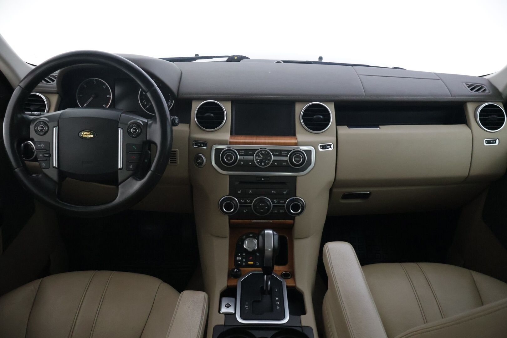 Land Rover Discovery 2010 4 3,0 TDV6 HSE Aut - | Tämä auto myydään YritysOutlet -valikoimasta vain yritykselle | Webasto | P. Kamera | Sähköpenkit | Kuljettajan penkki Muistilla | Vaalea nahkasisusta | Vetokoukku | Navi | Bi-Xenon | 7-paikkainen |