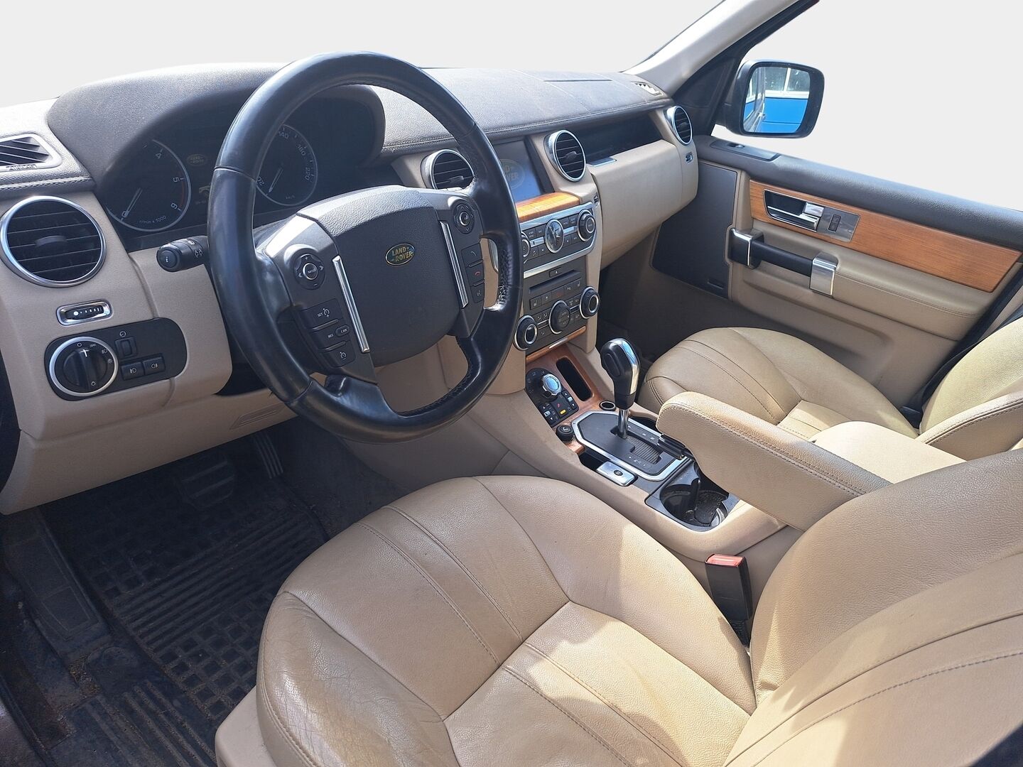 Land Rover Discovery 2010 4 3,0 TDV6 HSE Aut - | Tämä auto myydään YritysOutlet -valikoimasta vain yritykselle | Webasto | P. Kamera | Sähköpenkit | Kuljettajan penkki Muistilla | Vaalea nahkasisusta | Vetokoukku | Navi | Bi-Xenon | 7-paikkainen |