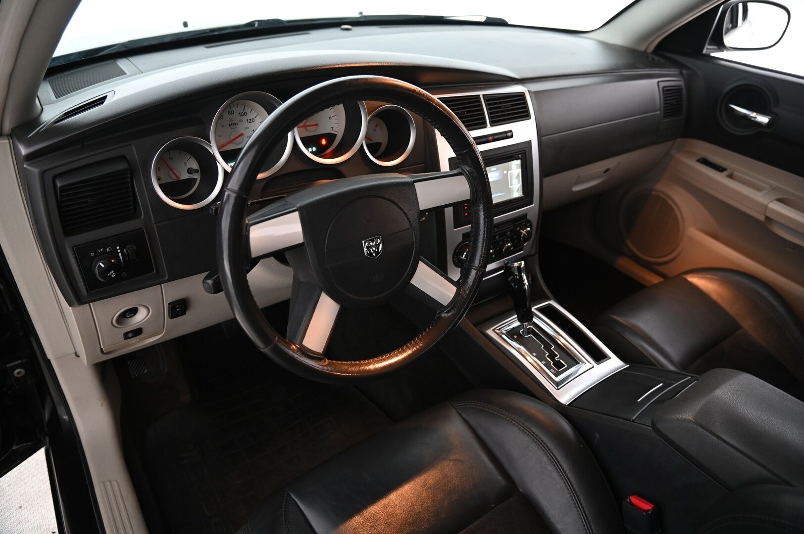 Dodge Charger 2005 R/T Hemi *5.7 V8 / Puolinahkasisusta / Sähkösäätöiset penkit / Peruutuskamera* - *Juuri saapunut / Puhdas historia / Lohkolämmitin*