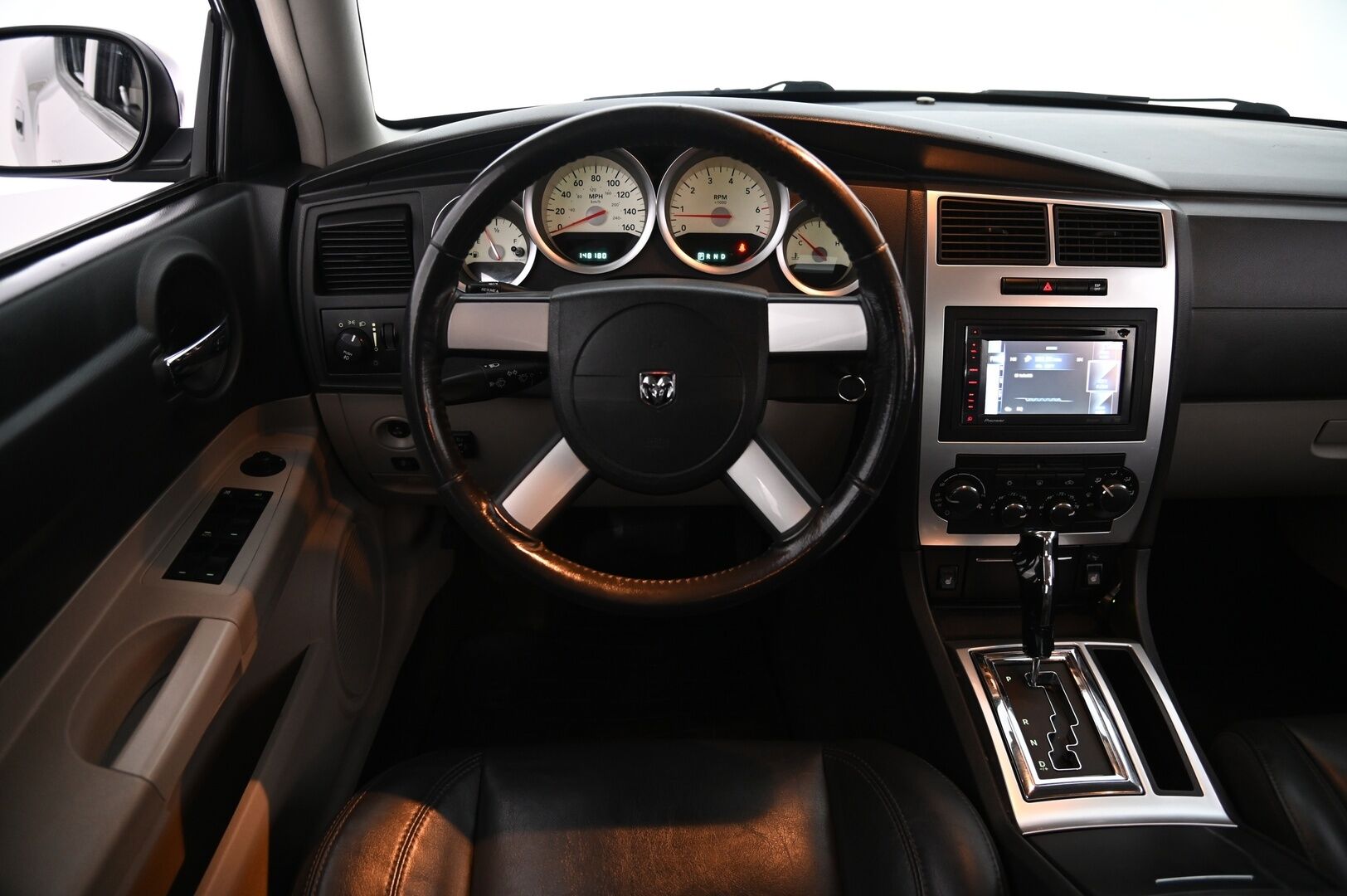 Dodge Charger 2005 R/T Hemi *5.7 V8 / Puolinahkasisusta / Sähkösäätöiset penkit / Peruutuskamera* - *Juuri saapunut / Puhdas historia / Lohkolämmitin*