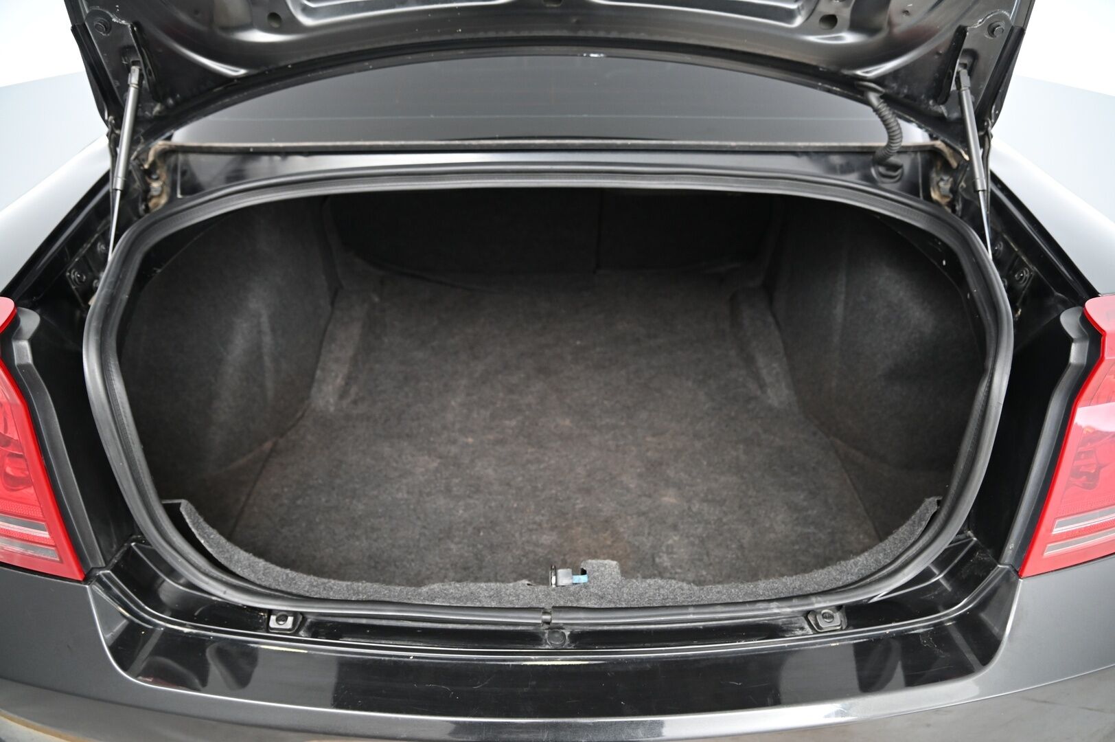 Dodge Charger 2005 R/T Hemi *5.7 V8 / Puolinahkasisusta / Sähkösäätöiset penkit / Peruutuskamera* - *Juuri saapunut / Puhdas historia / Lohkolämmitin*