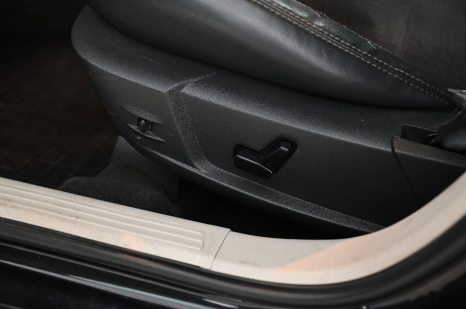 Dodge Charger 2005 R/T Hemi *5.7 V8 / Puolinahkasisusta / Sähkösäätöiset penkit / Peruutuskamera* - *Juuri saapunut / Puhdas historia / Lohkolämmitin*