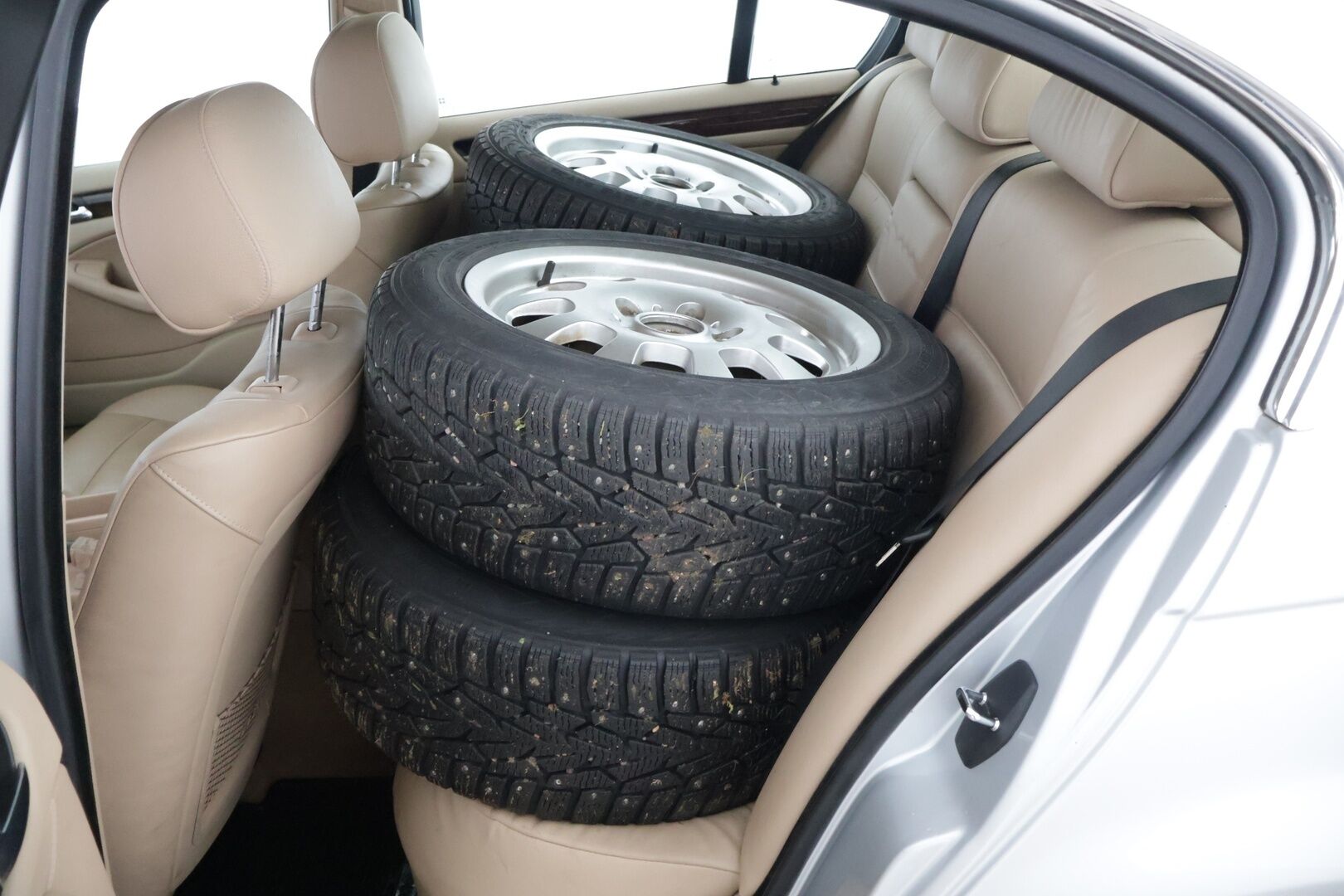 BMW 325 2004 4D 325XI SEDAN AUTOMATIC-EU31-4X4/273 **Myydään huutokaupat.com** - *Myydään huutokaupat.com*